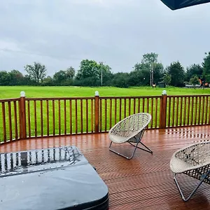 https://long-meadow-lodge-with-hot-tub.yorkshirehotels.net